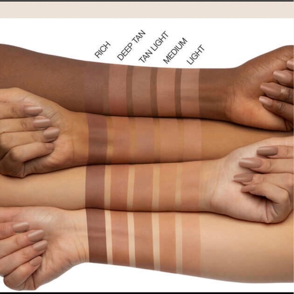 GLOWISH BY HUDA BEAUTY SOFT RADIANCE BRONZING POWDER COLOR 02 MEDIUM - Picture 4 of 10